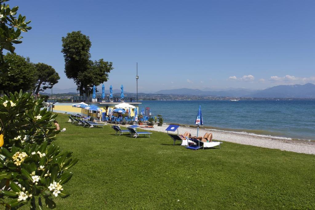 Appartamento Casa Vacanze Spiaggia D'Oro Desenzano del Garda Exterior foto